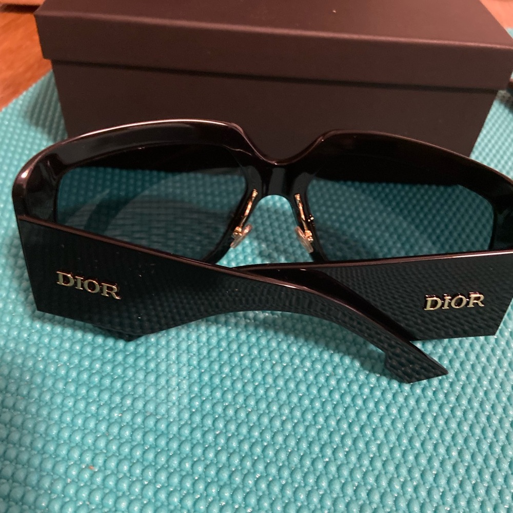 So light 2 dior black - Picture 2 of 6